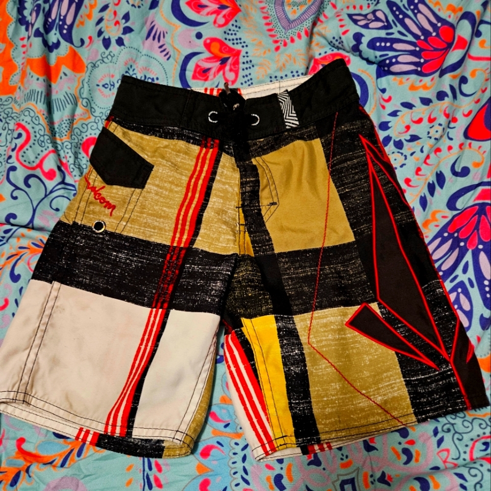 Boys volcom board shorts
